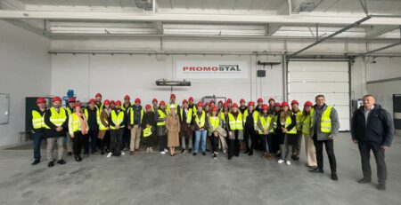 Парнтьорите в SKYLA на визита в компанията Promostal.